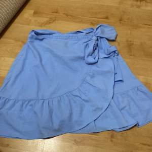 Blå kjol från vero Moda i bra skick! Nypris:299kr