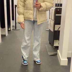 Jeans från Monki - Säljer dessa jeans från Monki. Gott skick💕