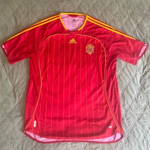 Spanien fotbollströja 2006 - Nyskick.  Storlek XL