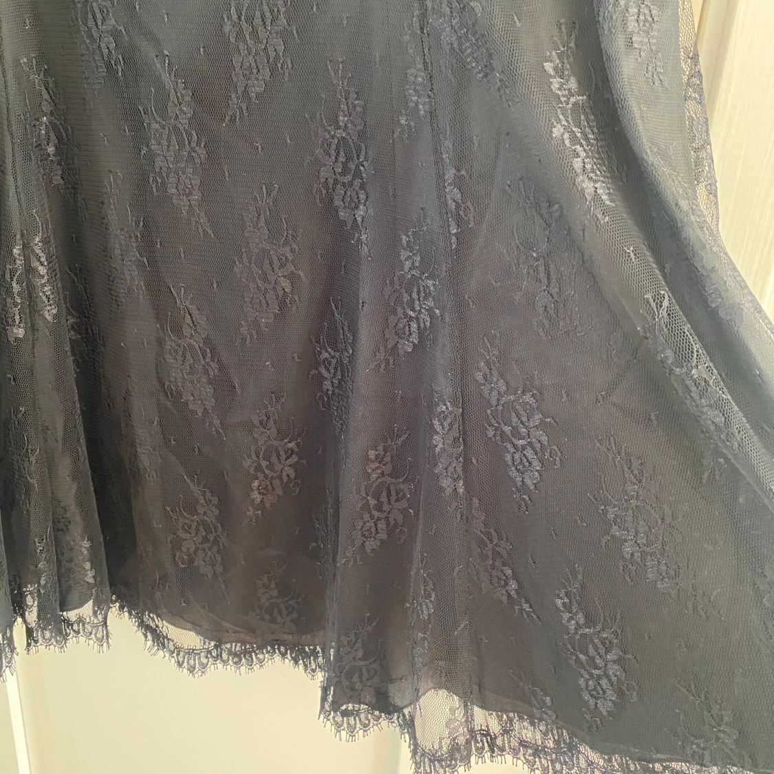 Svart långkjol med spets i strl 44 från Vera Mon - 90