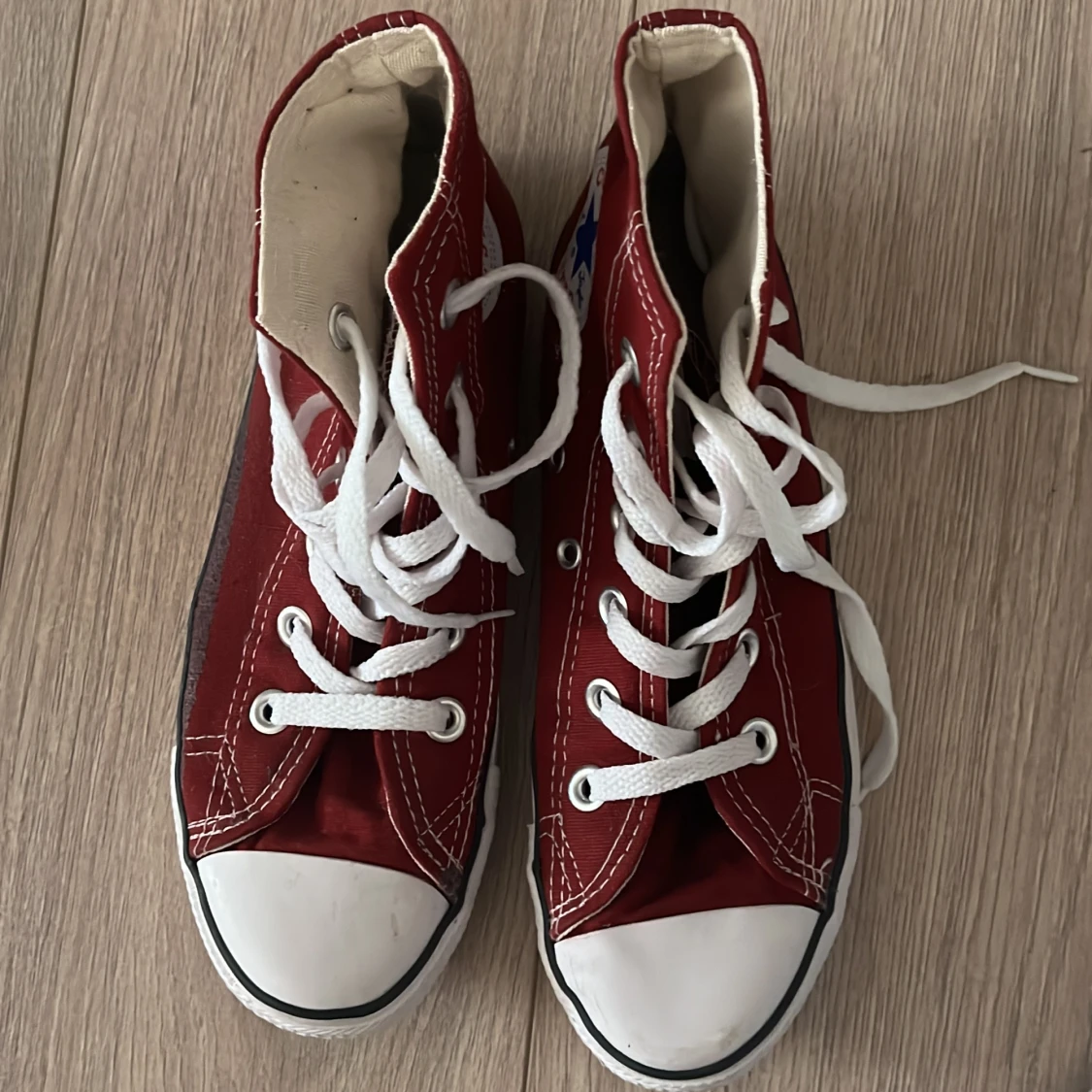 Converse mörkröda🥀 - 91