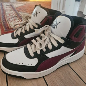 Puma skor i strl 43 - Säljer sonens Puma skor, strl 43 Ok skick 