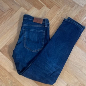 Jack&jones jeans - Jack&jones jeans i modelen slim glenn dom är slim fit ny pris cirka 1000kr mitt pris 300kr. Vi kan snacka om priset vid snabb affär