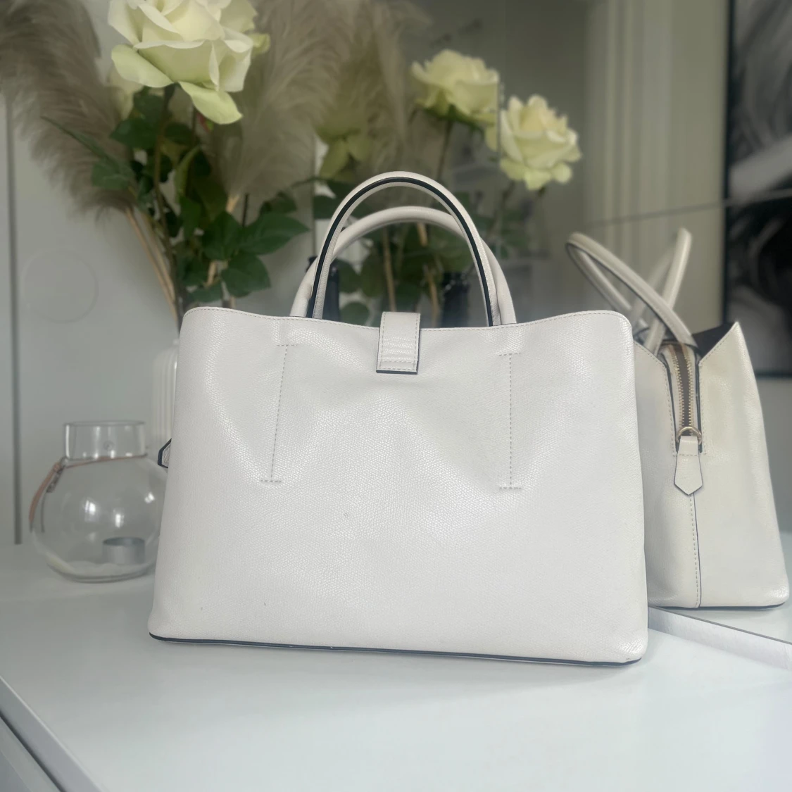 Crémevit väska - 90