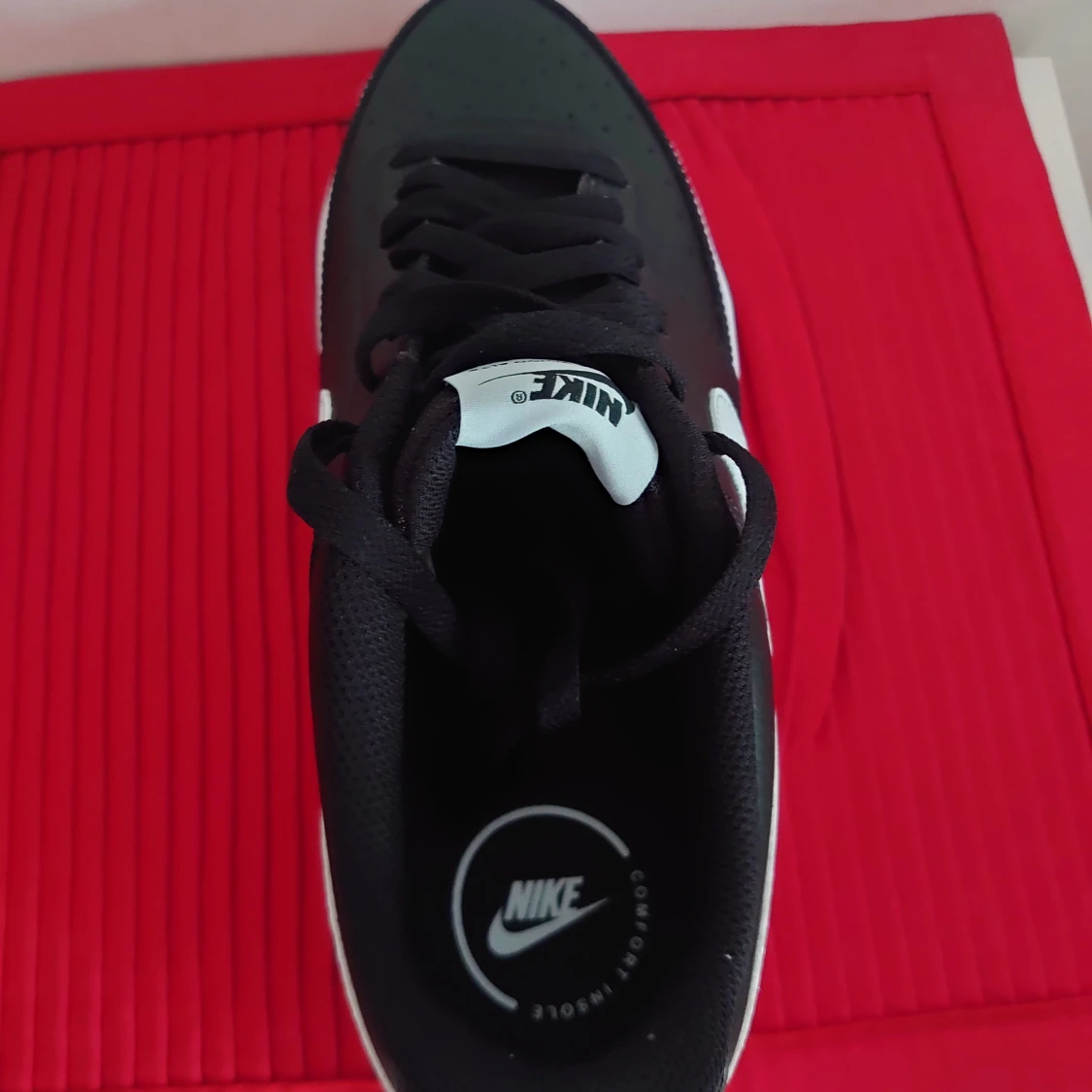 Nike versión alta storlek 42 