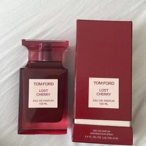 Tom Ford list cherry parfym - Nästan helt ny endast använd ungefär 2-3 gånger.Nypris 5060