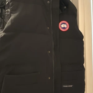 Canad goose - Bra skick ingenstans e förstört säg t mig skicka bild vart som helst ja skickar. Gillar it denna varan längre skriv om ni vill köpa   Säljer billigt