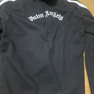 Palm angles kofta  - Har inte använt den många gånger storlek S  Pris kan diskuteras  