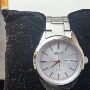 Seiko Solar - 42mm 