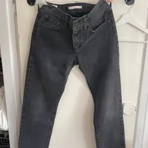 Jätte snygga jeans från Levis, aldrig använda 🤘🏼