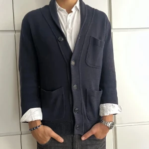 J crew cardigan - As fet Cardigan från J crew! Bra skick, snygg färg 💯🔜