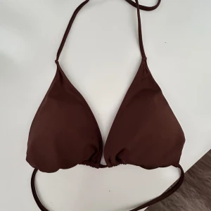 Knytbikini - En superfin bikiniöverdel från Neo Noir som tyvärr inte passar mig, den är i helt nyskick 🐠 Orginalpris var ungefär 500kr. 