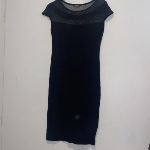 Svart Klänning - Svart kortärmad klänning 🤍