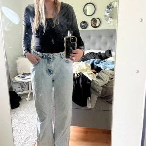 Jeans från nakd  - Snygga jeans från Nakd passar långa personer är 170 och sitter bra på mig.  Köparen står för frakten