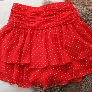 & Other Stories kjol - Supersnygg kjol från & Other Stories, säljs då den inte nqvändts på länge.💗