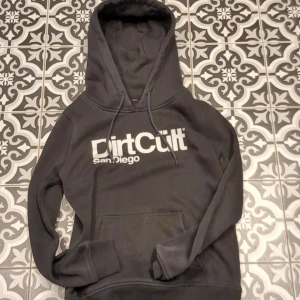 3 st dirtcult hoodies, - Använt men i bra skick. Hoodies
