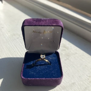Edblad ring - Säljer denna jättesöta Edblad ring då den inte kommer till användning. I storlek xs (16,0 mm) boxen ingår inte! Priset kan diskuteras