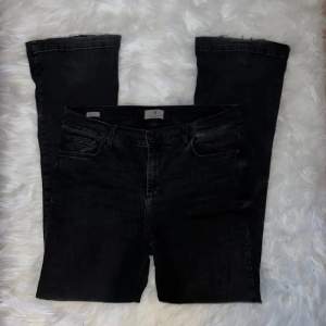 säljer mina svarta ltb jeans i modellen fallon pågrund av att de är för stora i midjan💘 nypris: 799kr! (laddar upp igen)