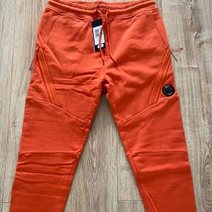 CP Company Sweatpants (Orange). Size XL. Retail 2300kr.