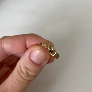 Fin ring i mässing guls - Jättefin ring. Aldrig använt. Inga defekter. 