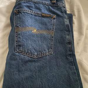 Hej, säljer nu mina helt oanvända nudie jeans i storlek W30 L34 säljer de för att de inte passar mig längre. Hör av er om det är några funderingar och priset är ej hugget i sten!