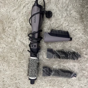 Varmluftsborste - Babyliss multistyler 1200, aldrig använd. Säljes med tillbehör, nypris runt 700kr