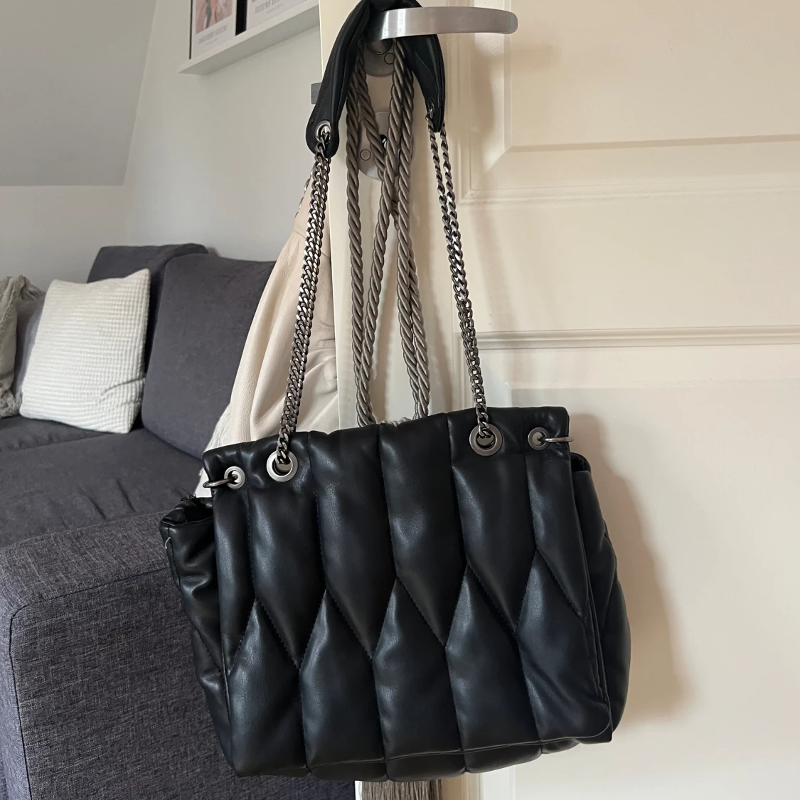 Svart skinnväska från Zara