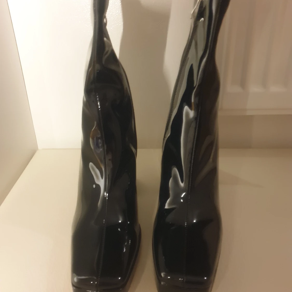 svarta sockboots i vinyl strlk 36-37 - 91