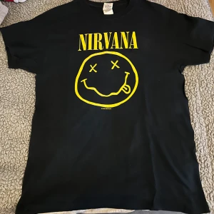 Nirvana T-shirt - 🌟