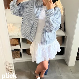 Jeansjacka - Helt ny jeansjacka från Hm i Stl M, så cool och perfekt i vår