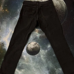 Svarta zara jeans - Loose svarta zara byxor.