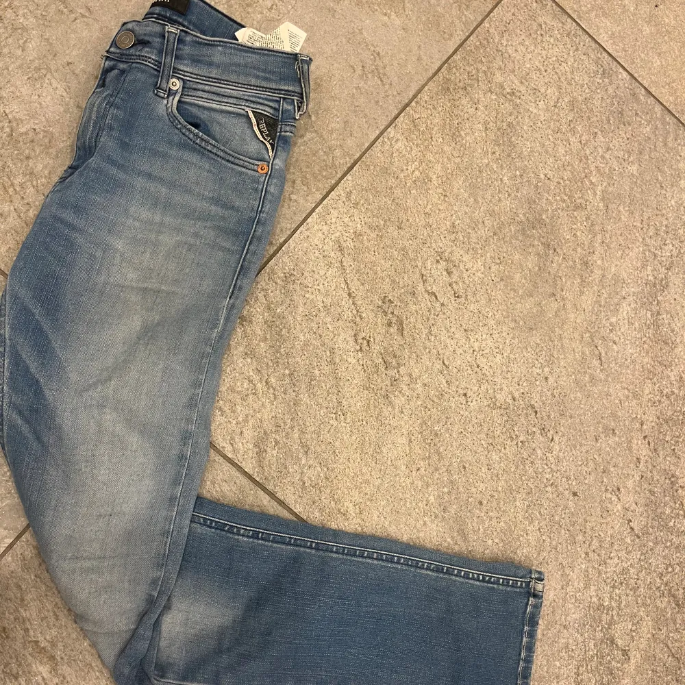 Tja, säljer dessa feta Slim replay byxorna för endast 100 kronor. Nypris på byxorna så kostar de omkring 1000 kroner så köp direkt 🔥🔥🙌🙌. Jeans & Byxor.