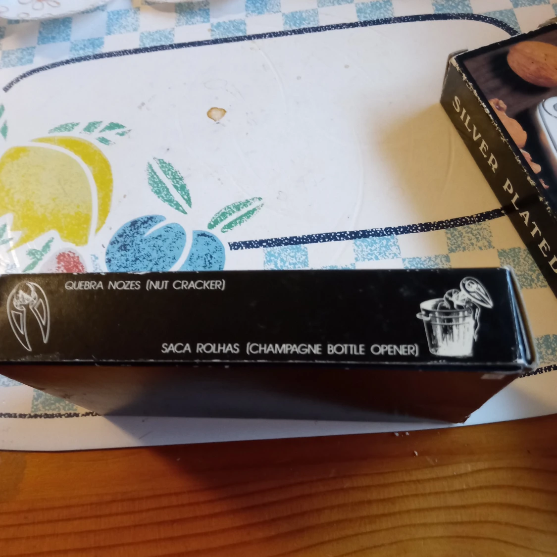 Nötknäppare kombinerad korköppnare guldfärgad . - 91