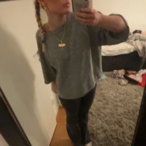 Stickad tröja - Jättesöt stickad t-shirt/ trekvartsärmad tröja från Lager 157💞 bra skick