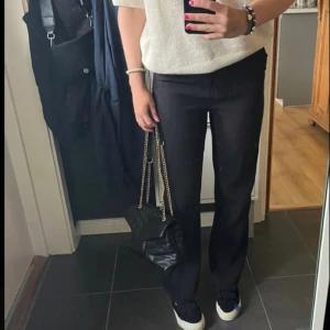 Sååå snygga kostymbyxor  - Såå snygga kostymbyxor i storlek 36🫶🏼  Älskar dom de sitter verkligen så fint!