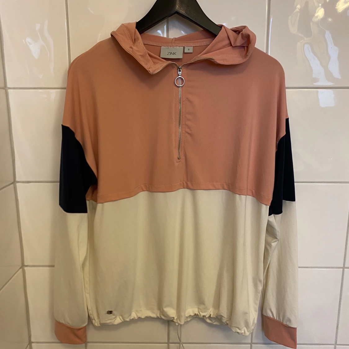 Oversize tröja med luva 