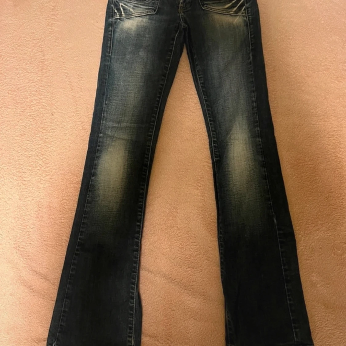 Lågmidjade utsvängda jeans ONLY  - 90