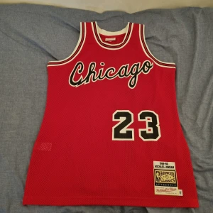 Michael Jordan Authentic Jersey - 10/10 never worn 3000kr retail priset kan diskuteras ball out