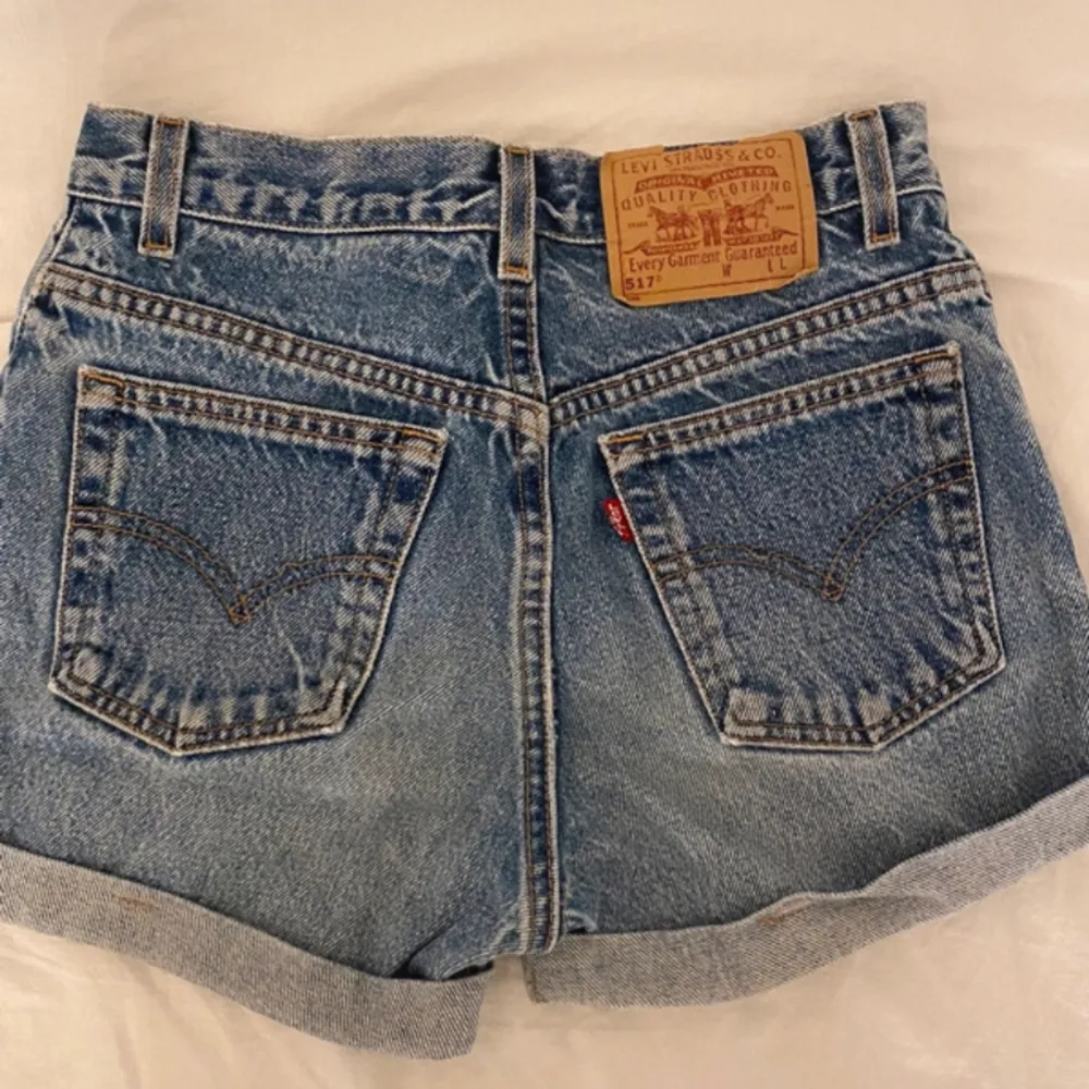 Levis shorts köpa från Plick säljer då dom är för små för mig💗. Shorts.
