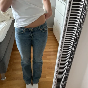 Low waist jeans  - Säljer dessa as snygga låg midjade jeans från Junkyard då de inte kommer till användning längre. Använda ett antal gånger men är i bra skick. Pris: 350kr + frakt. Skriv privat ifall ni vill ha fler bilder. 