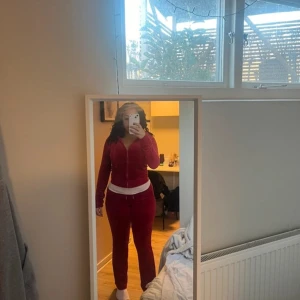 Juicy sett - Juicy sett i färgen raspberry