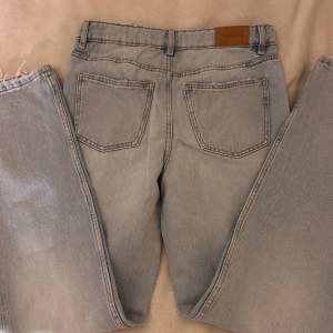 Ginatrico jeans va inte min stil 🫣inga hål dem ser helt nya ut.