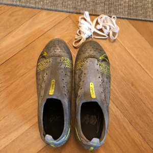 Fotbollsskor mercurial superfly  - Jag säljer nu mina nike mercurial superfly då de inte passar längre bra skick från en skala på 7-10 pris kan diskuteras 