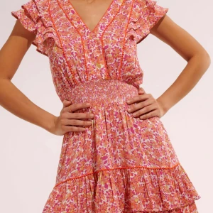 Poupette st Barth klänning - En poupette st barth klännig, köpt förra sommaren och har bara använts ett fåtal gånger. Inga defekter. Nypris 3500. Skriv för bilder och övriga frågor💘📦