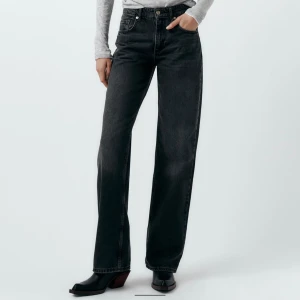 Zara wide jeans  - Säljer dessa fina wide jeans från zara💖 Storlek 32. I fint skick!