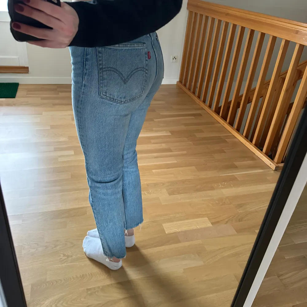 Levis jeans i bra skick . Jeans & Byxor.