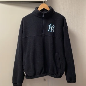 New Era half zip sweatshirt - Mörkblå New Era Halfzip-sweatshirt i storlek M!  I princip nyskick 😊