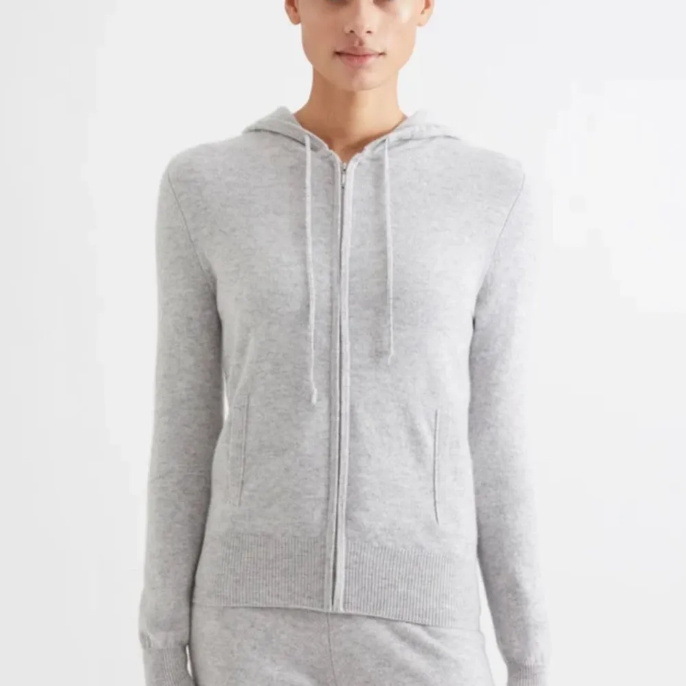 Säljer min gråa soft goat hoodie i storlek s🩷. Tröjor & Koftor.