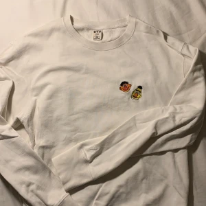 KAWS x Uniqlo Sweatshirt - Fräsig KAWS x Uniqlo tjocktröja!