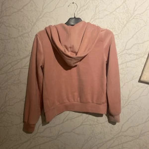 Kofta, rosa - Jag säljer den för att den aldrig används, jättefin enligt mig, stl xs, orginal kostar 100 säljer gör 50